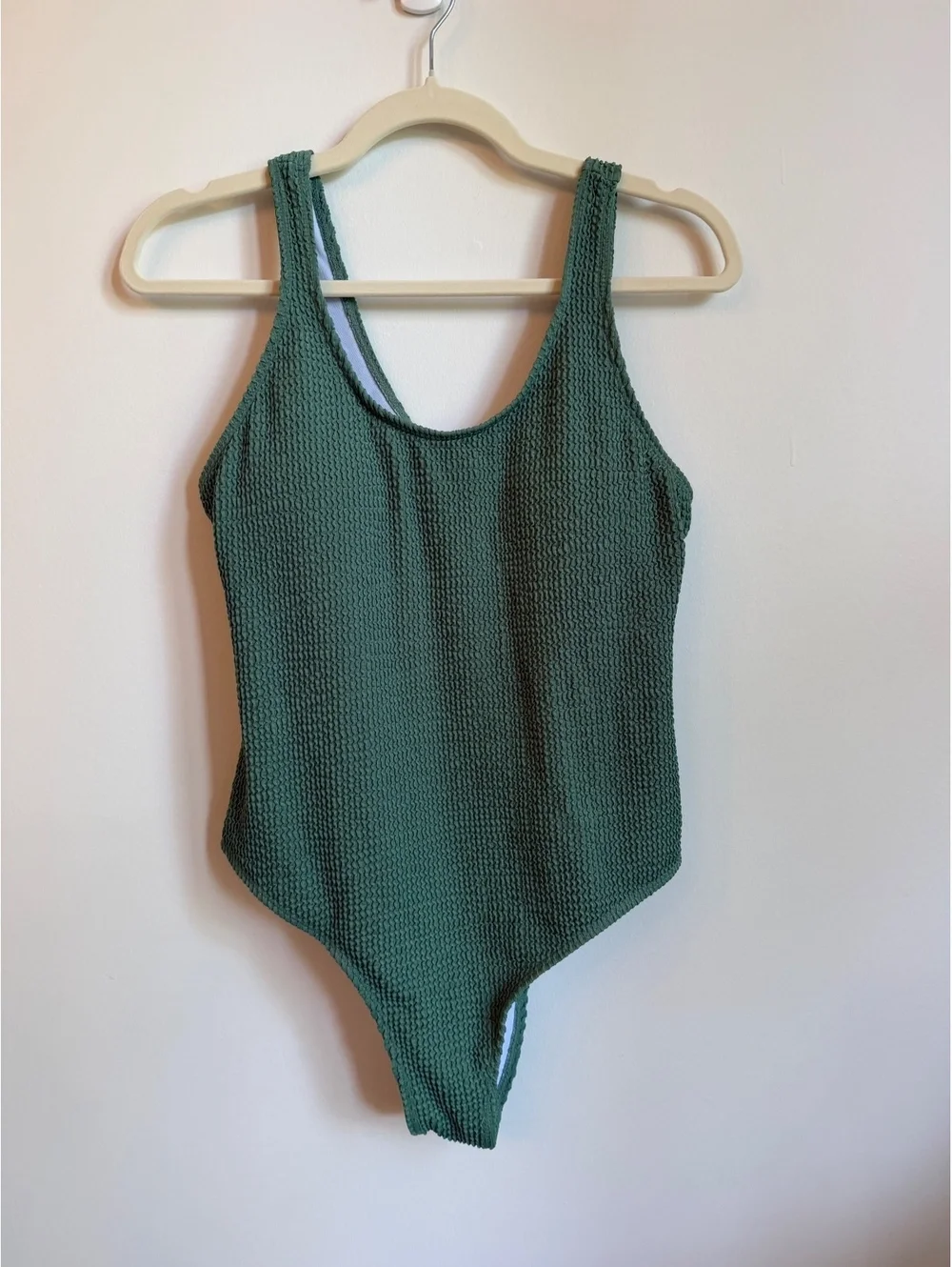 Crinkle Textured 1 pc Swimsuit Women size Small Green Slimming Padded